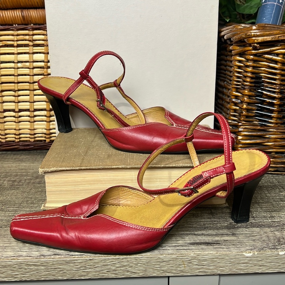 Vintage Gianni Ferman Red Leather Pointed Toed Heel Interior Measures 10"